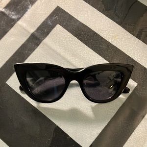 Unbranded, black, large cat eyes, wide branches